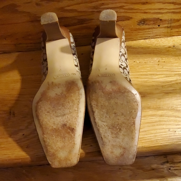 Coach Pumps - Picture 2 of 6